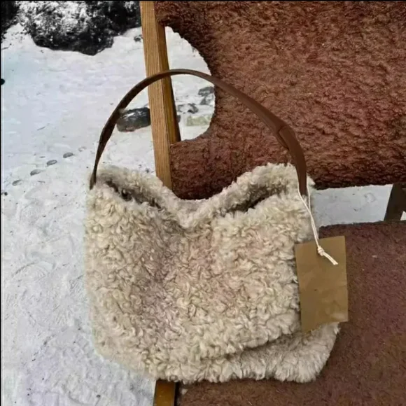 NEW! Cozy Beige Shearling Hobo Bag - Picture 5 of 11